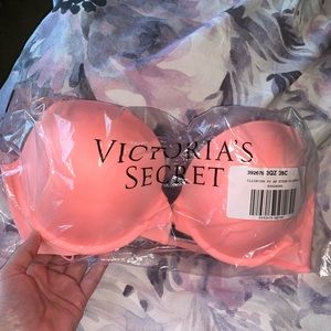 VICTORIA SECRET Pink/Peach Bra